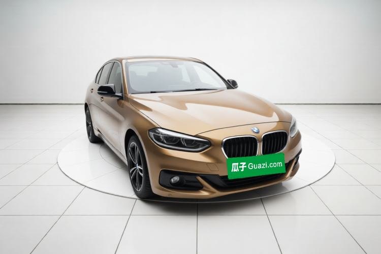 BMW 1 Series 2017 — вид спереди справа, 101 700 км, Guazi w54uzd74h8, фото 3