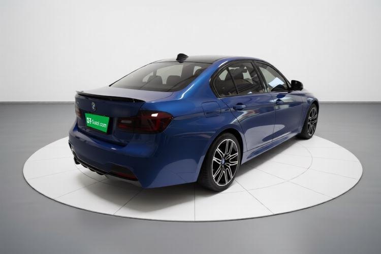 BMW 3 Series 2017 — вид сзади справа, 129 300 км, Guazi eanqbzeetd, фото 4