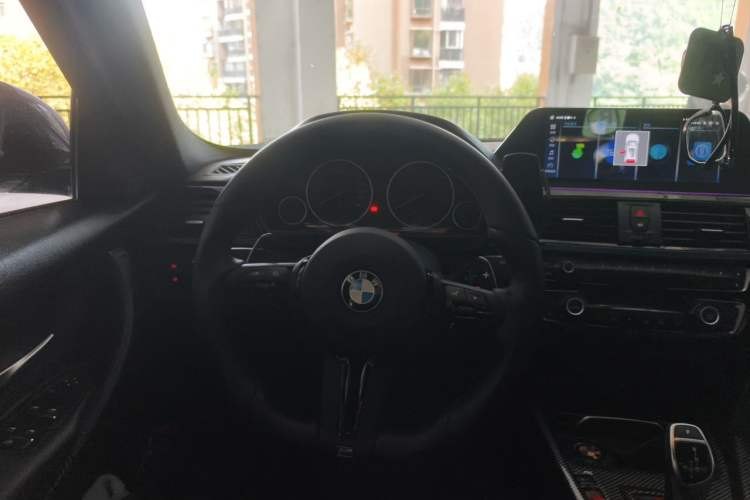 BMW 3 Series 2017 — салон, рулевое колесо, 129 300 км, Guazi eanqbzeetd, фото 7