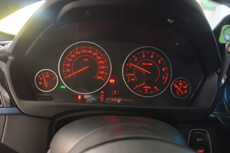 BMW 3 Series 2017 — салон, приборная панель, 129 300 км, Guazi eanqbzeetd, фото 8