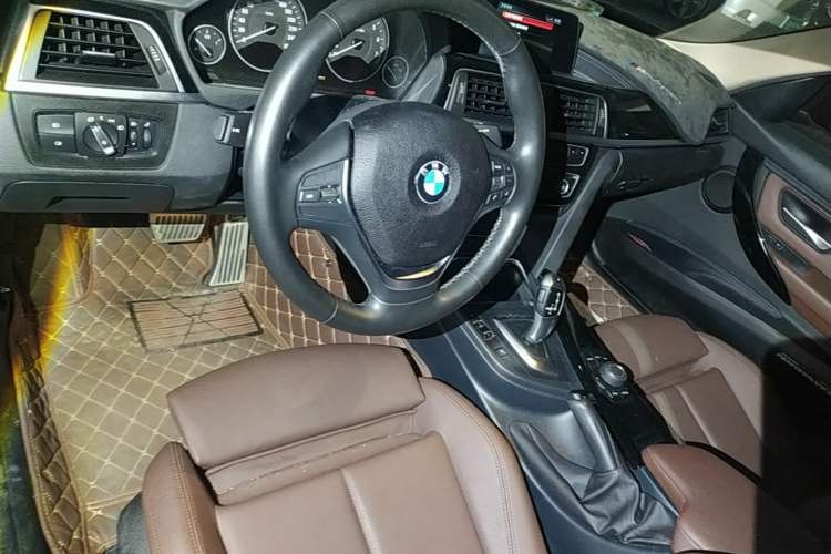 BMW 3 Series 2018 — салон, центральная консоль, 52 600 км, Guazi 3nags6f5zy, фото 8