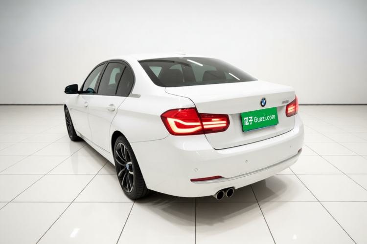 BMW 3 Series 2018 — вид сзади слева, 128 800 км, Guazi unyl6dxvce, фото 4