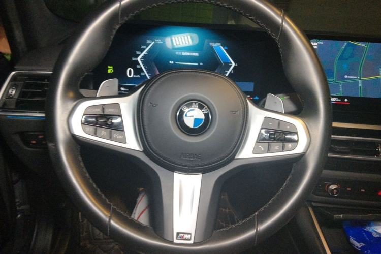 BMW 3 Series 2023 — салон, рулевое колесо, 23 500 км, Guazi gg9963fhxt, фото 6