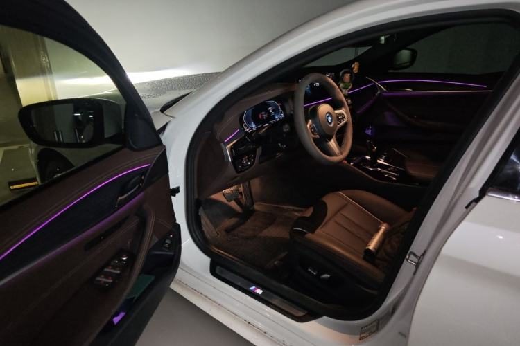 BMW 5 Series New Energy 2022 — салон, сиденья, 46 900 км, Guazi a5abb2hlew, фото 7
