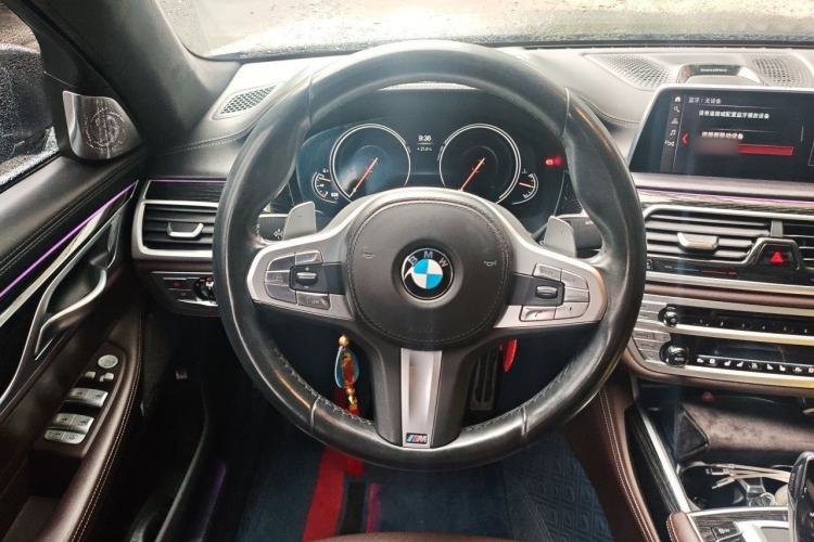 BMW 7 Series 2018 — салон, рулевое колесо, 108 000 км, Guazi hnlhwgxcam, фото 7