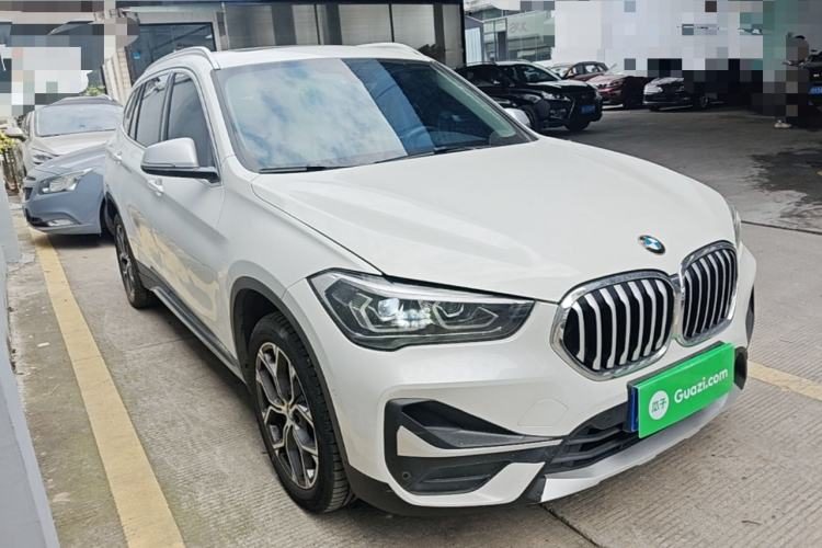 BMW X1 2022 — вид спереди справа, 111 500 км, Guazi juaynwj7as, фото 2