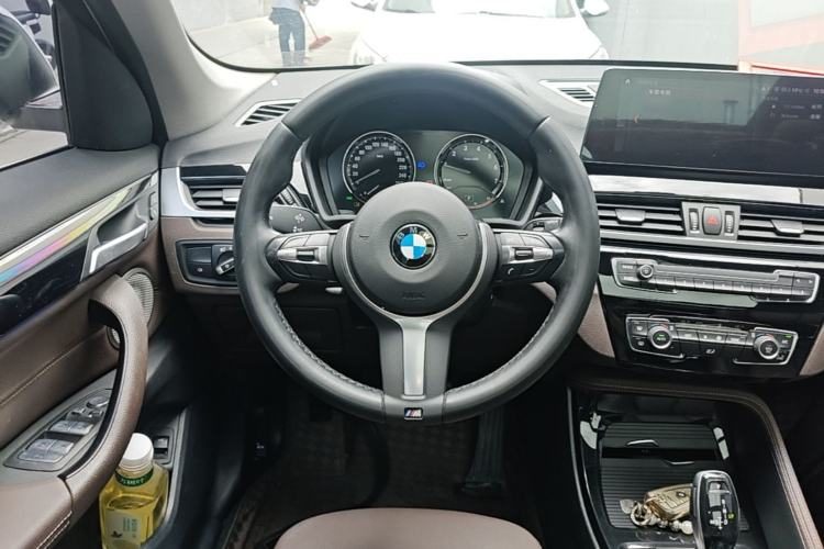 BMW X1 2022 — салон, рулевое колесо, 111 500 км, Guazi juaynwj7as, фото 6