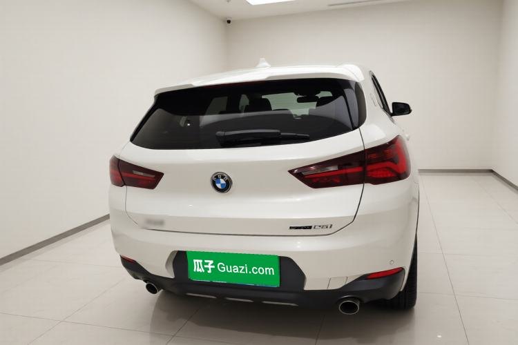 BMW X2 2021 — вид сзади, 154 300 км, Guazi 8u567t4bgf, фото 3