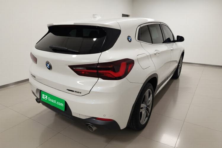 BMW X2 2021 — вид сзади справа, 154 300 км, Guazi 8u567t4bgf, фото 4