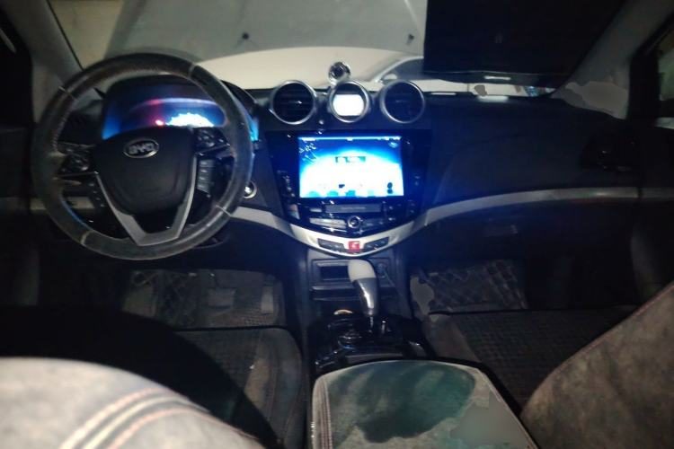 BYD S7 2015 — салон, центральная консоль, 162 100 км, Guazi zmzvfxp2ur, фото 5