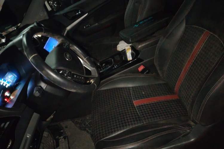 BYD S7 2015 — салон, сиденья, 162 100 км, Guazi zmzvfxp2ur, фото 8