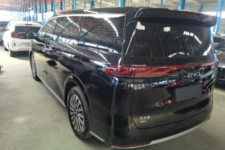 BYD M9 2025 — вид сзади слева, 3 500 км, Guazi vpqjjx2l4n, фото 3