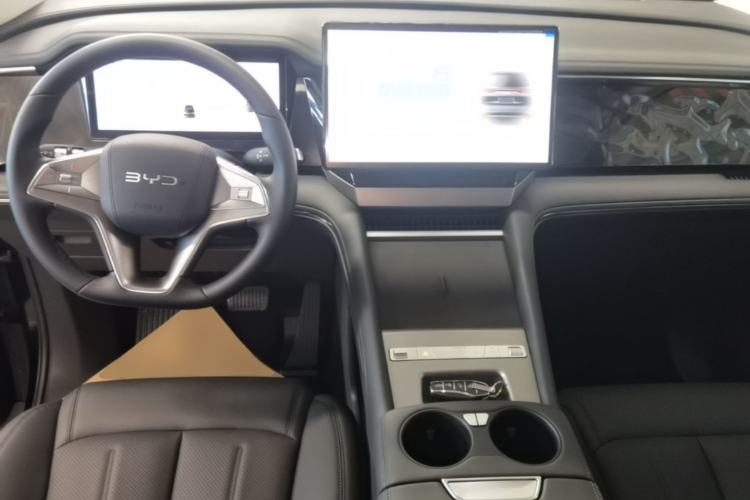 BYD M9 2025 — салон, центральная консоль, 3 500 км, Guazi vpqjjx2l4n, фото 5