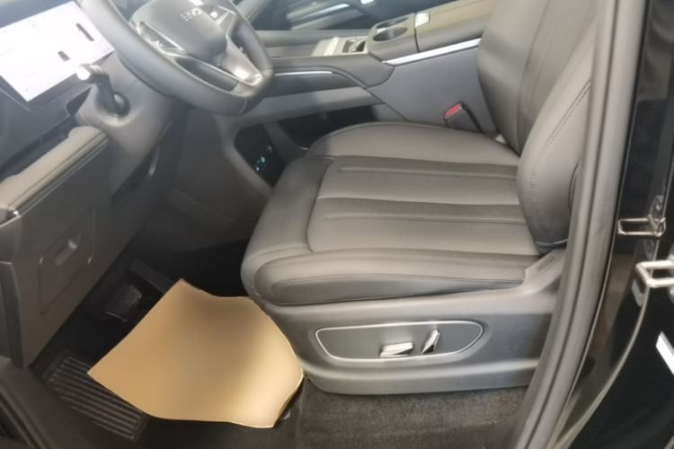 BYD M9 2025 — салон, сиденья, 3 500 км, Guazi vpqjjx2l4n, фото 8
