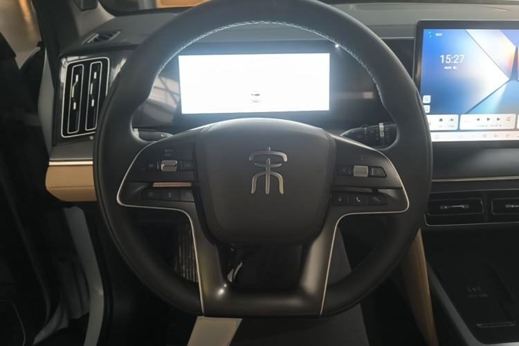 BYD Song L DM-i 2024 — салон, рулевое колесо, 12 300 км, Guazi 6zwlpqelf9, фото 6