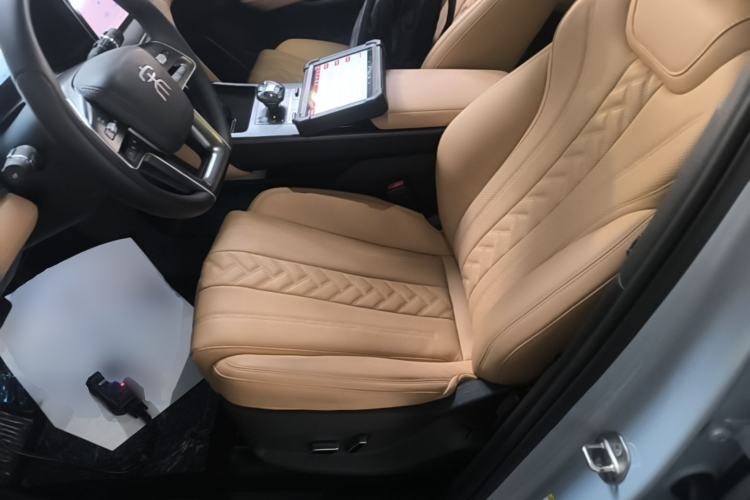 BYD Song L DM-i 2024 — салон, сиденья, 12 300 км, Guazi 6zwlpqelf9, фото 8