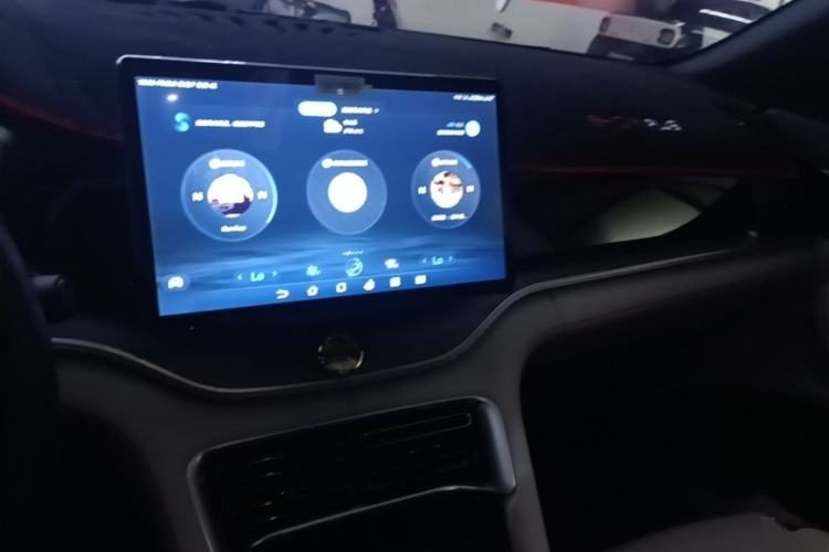BYD Song PLUS New Energy 2023 — салон, центральная консоль, 35 100 км, Guazi zd8rqg2xq7, фото 5