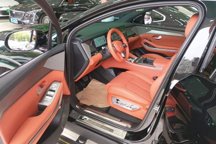 BYD Tang L 2025 — салон, сиденья, 21 700 км, Guazi 9b2spphkys, фото 8