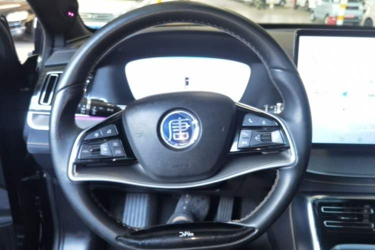 BYD Tang New Energy 2022 — салон, рулевое колесо, 70 700 км, Guazi 4e5qxf2f7x, фото 6