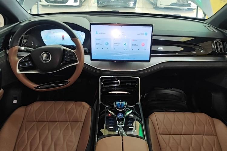 BYD Tang New Energy 2023 — салон, центральная консоль, 40 300 км, Guazi fbckww92hw, фото 5
