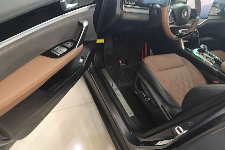 BYD Tang New Energy 2023 — салон, сиденья, 40 300 км, Guazi fbckww92hw, фото 7