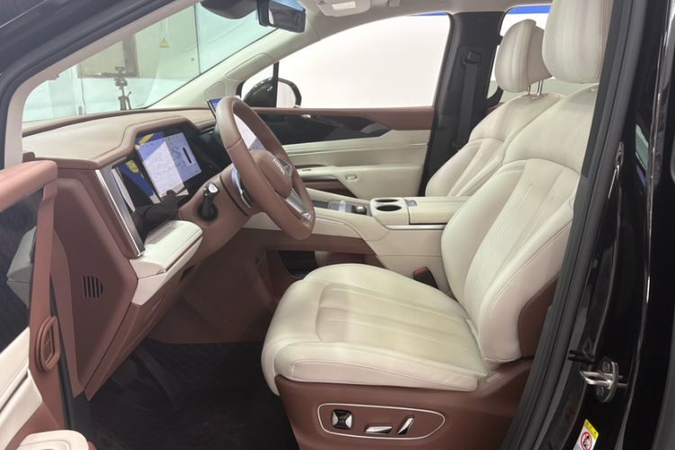 BYD Xia 2025 — салон, сиденья, 40 000 км, Guazi ax3xcqwx5z, фото 8
