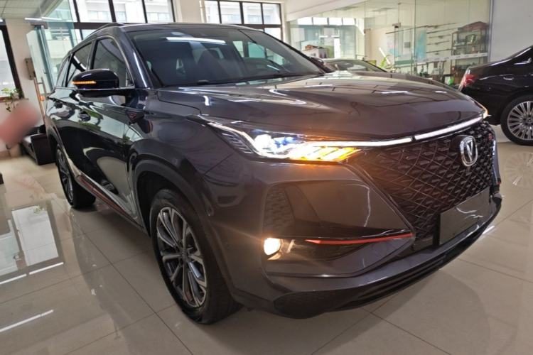 Changan CS75 PLUS 2021 — вид спереди справа, 40 500 км, Guazi 5cgju5tr8l, фото 2