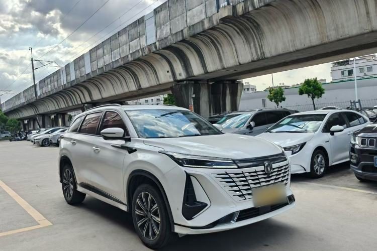 Changan CS75 PLUS 2023 — вид спереди справа, 20 200 км, Guazi 5rpd4dcwzc, фото 2