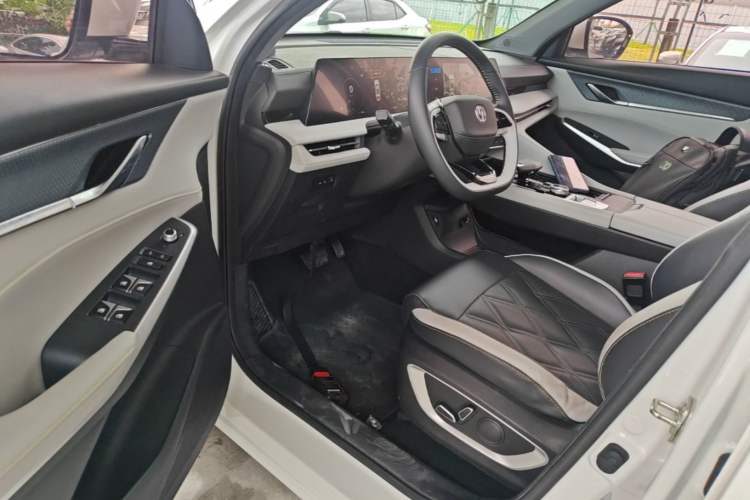 Changan CS75 PLUS 2023 — салон, сиденья, 20 200 км, Guazi 5rpd4dcwzc, фото 7