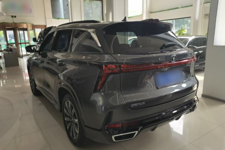 Changan CS75 PLUS 2024 — вид сзади слева, 26 100 км, Guazi k6gnke37wr, фото 3