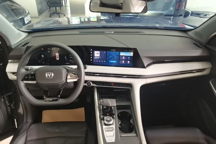 Changan CS75 PLUS 2024 — салон, центральная консоль, 26 100 км, Guazi k6gnke37wr, фото 5