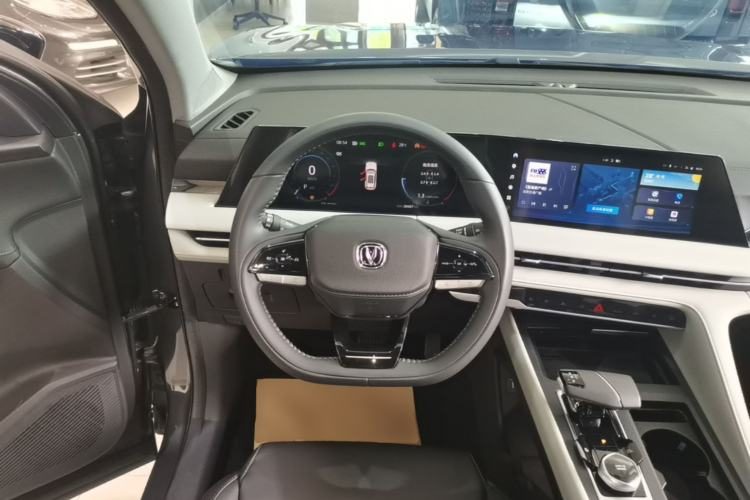 Changan CS75 PLUS 2024 — салон, рулевое колесо, 26 100 км, Guazi k6gnke37wr, фото 6