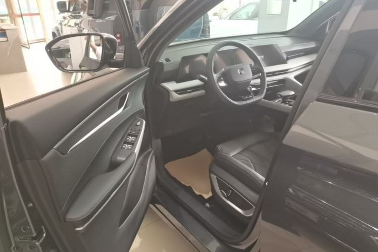 Changan CS75 PLUS 2024 — салон, сиденья, 26 100 км, Guazi k6gnke37wr, фото 7