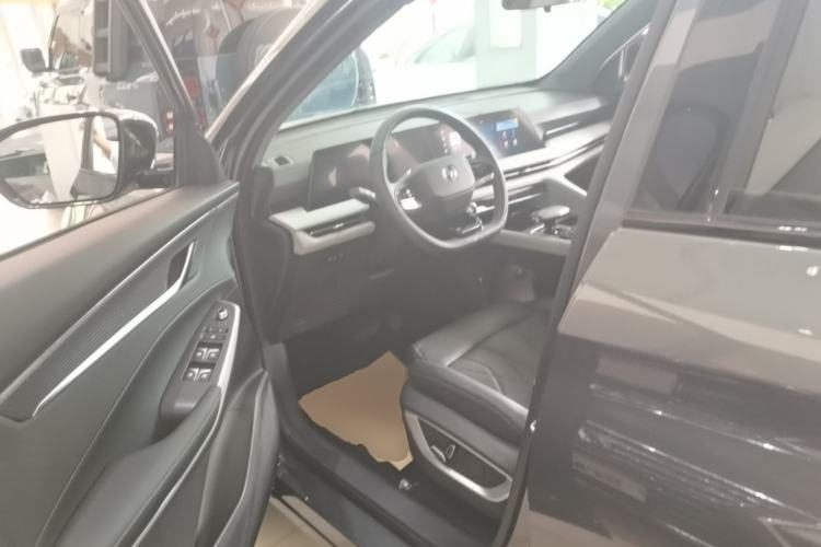 Changan CS75 PLUS 2024 — салон, сиденья, 26 100 км, Guazi k6gnke37wr, фото 8