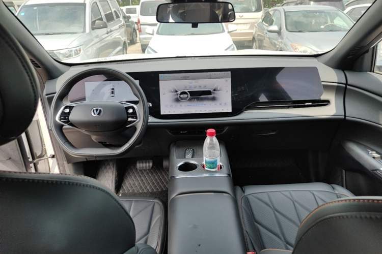 Changan CS75 PLUS 2025 — салон, центральная консоль, 4 600 км, Guazi 6mywtlhzsd, фото 5