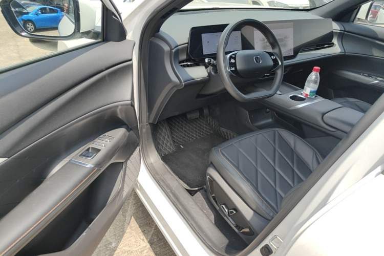 Changan CS75 PLUS 2025 — салон, сиденья, 4 600 км, Guazi 6mywtlhzsd, фото 7