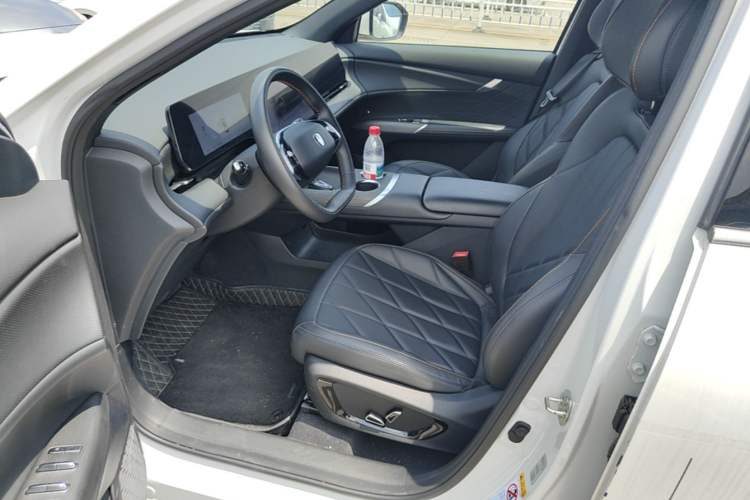 Changan CS75 PLUS 2025 — салон, сиденья, 4 600 км, Guazi 6mywtlhzsd, фото 8