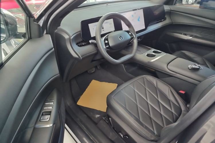 Changan CS75 PLUS 2025 — салон, сиденья, 28 700 км, Guazi 8nym2g6s7m, фото 7