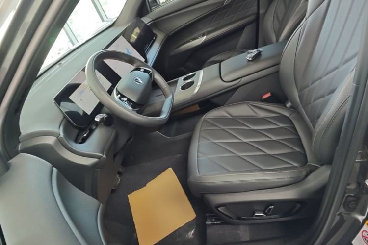 Changan CS75 PLUS 2025 — салон, сиденья, 28 700 км, Guazi 8nym2g6s7m, фото 8