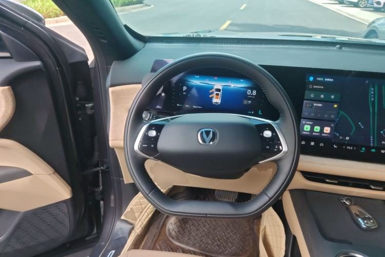 Changan CS75 PLUS 2025 — салон, рулевое колесо, 6 100 км, Guazi hwuty28w7v, фото 6
