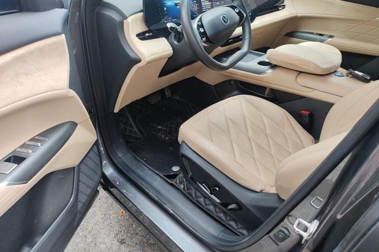 Changan CS75 PLUS 2025 — салон, сиденья, 36 600 км, Guazi y3qa8pgjn4, фото 7
