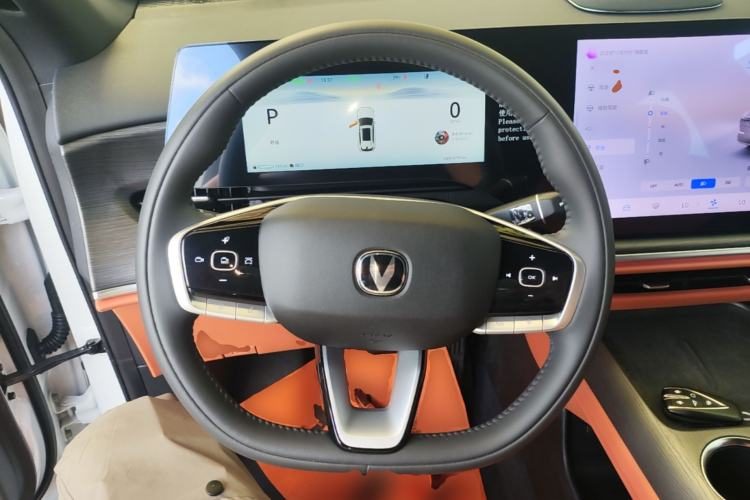 Changan CS75 PLUS 2026 — салон, рулевое колесо, 3 700 км, Guazi 5pcbgc5swg, фото 6