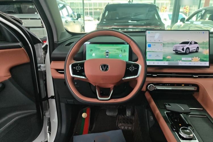 Changan CS75 PLUS 2026 — салон, рулевое колесо, 7 000 км, Guazi qju32szr8t, фото 4