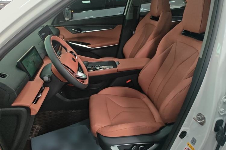 Changan CS75 PLUS 2026 — салон, сиденья, 7 000 км, Guazi qju32szr8t, фото 6