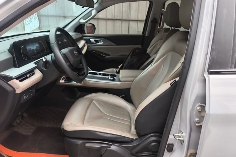 Changan Hunter 2024 — салон, сиденья, 4 100 км, Guazi wqa7u3d2g6, фото 8