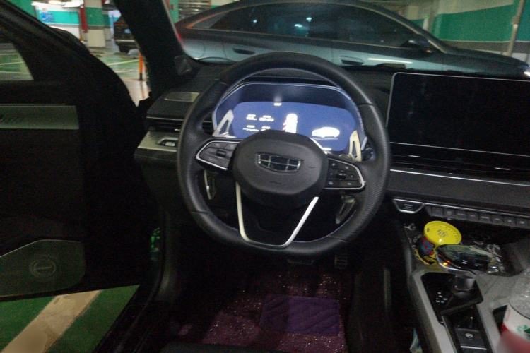 Geely Auto Preface 2024 — салон, рулевое колесо, 12 700 км, Guazi 5ee3ul5663, фото 6