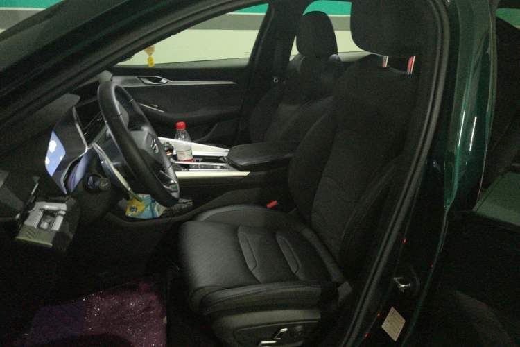 Geely Auto Preface 2024 — салон, сиденья, 12 700 км, Guazi 5ee3ul5663, фото 8