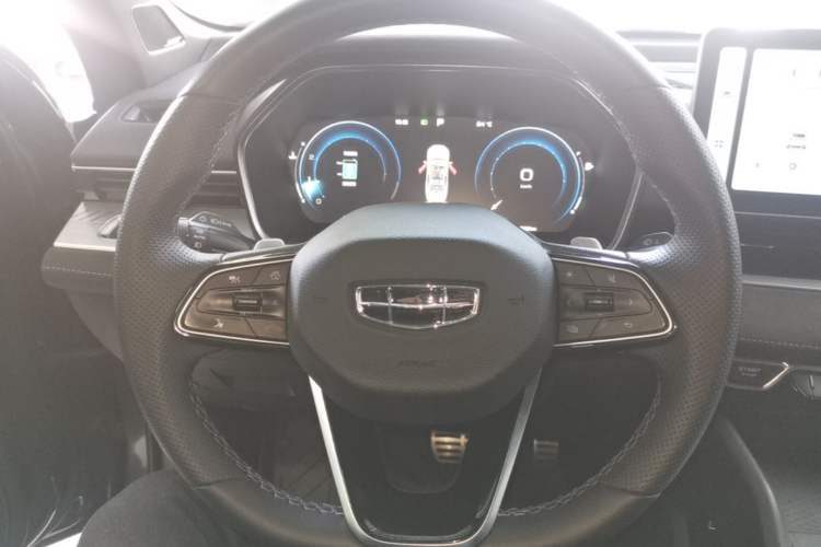 Geely Auto Preface 2024 — салон, рулевое колесо, 12 600 км, Guazi 93ehhlzazr, фото 6
