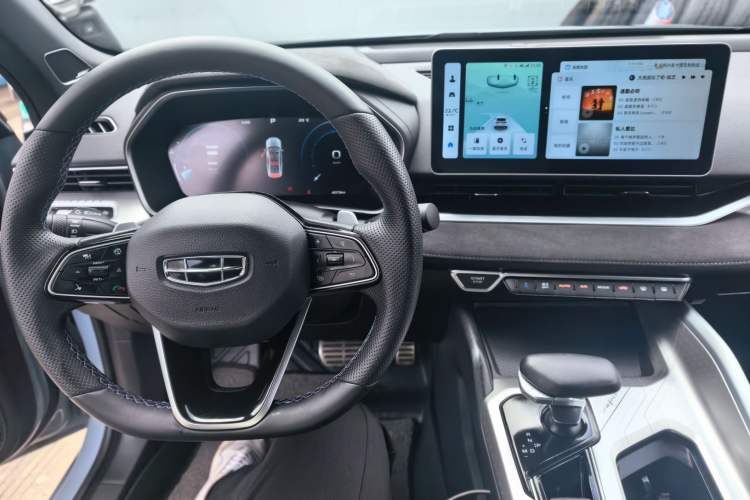 Geely Auto Preface 2024 — салон, рулевое колесо, 4 000 км, Guazi v9y24mb3w6, фото 6