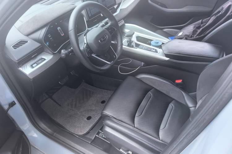Geely Auto Preface 2024 — салон, сиденья, 4 000 км, Guazi v9y24mb3w6, фото 7